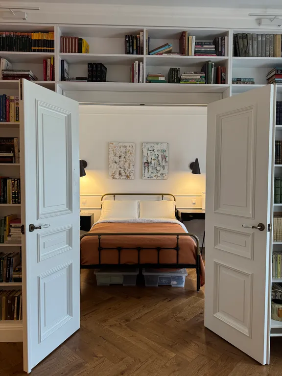 Квартира The Library Apartment - апартаменты с библиотекой в центре Петербурга — Санкт-Петербург