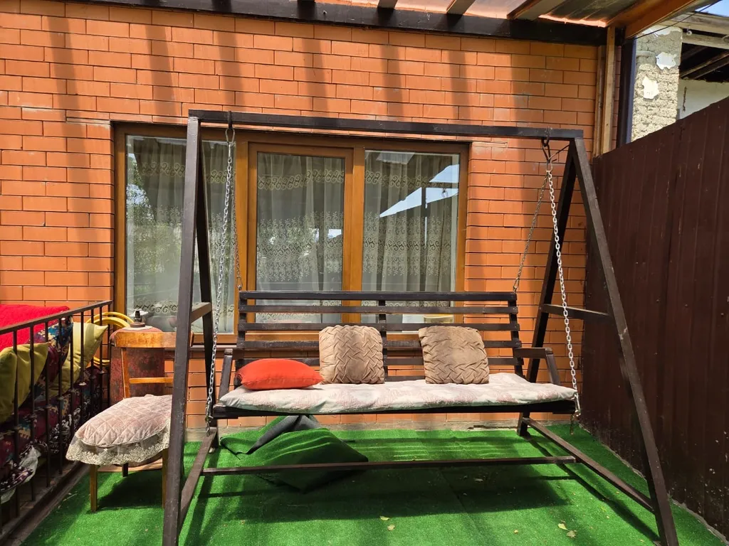 Живописный двухэтажный дом за выгодную цену