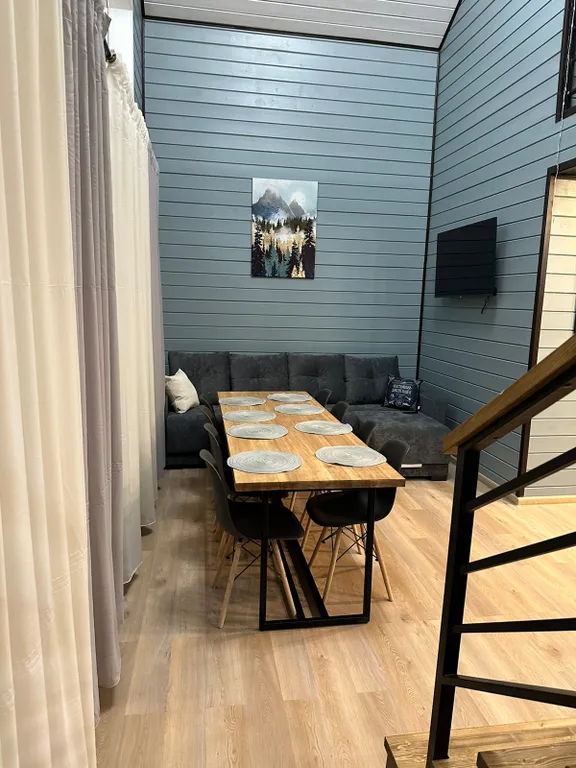 Уютный современный дом в лесу