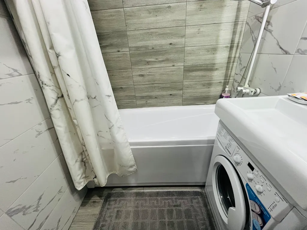 Новая квартира-студия около ТРК Алмаз