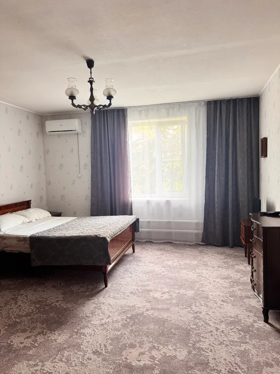 С бассейном рядом с морем