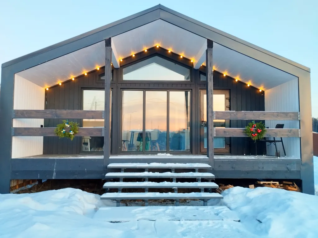 Уютный дом на две семьи в коттеджном поселке