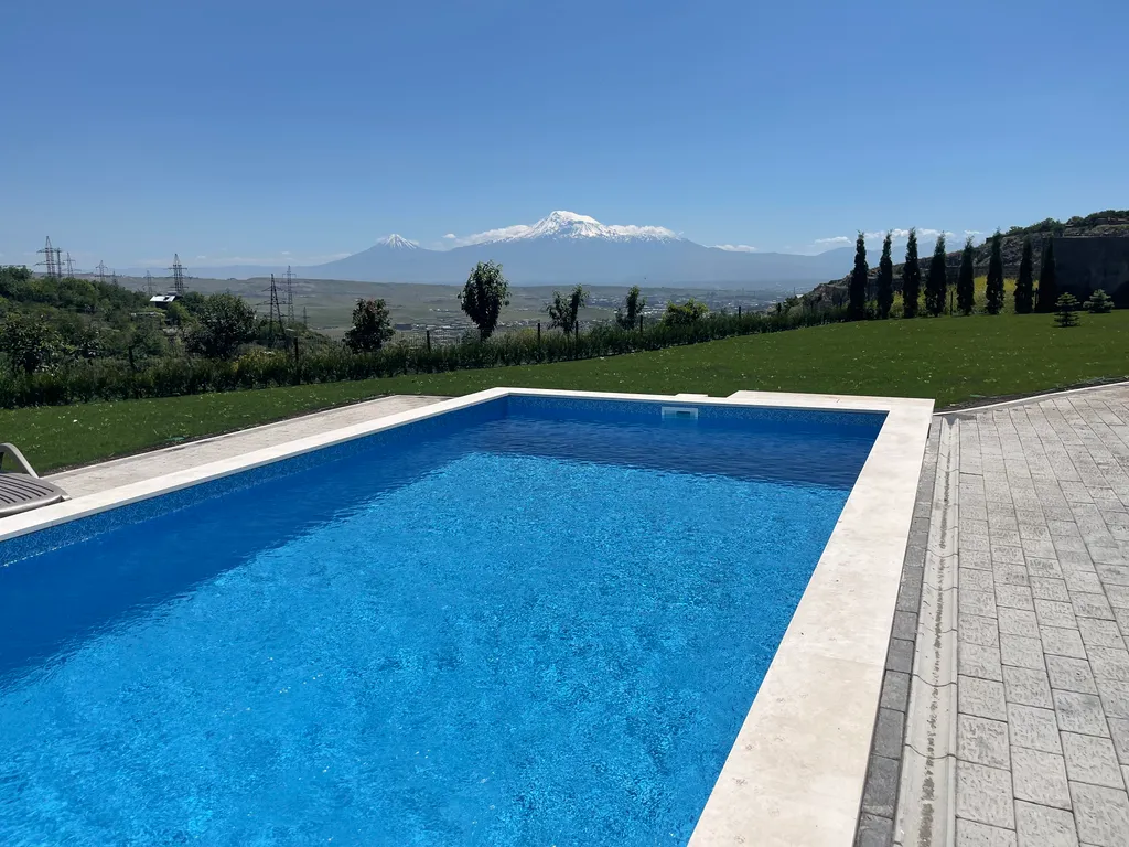 Роскошная вилла с бассейном и с видом на Арарат