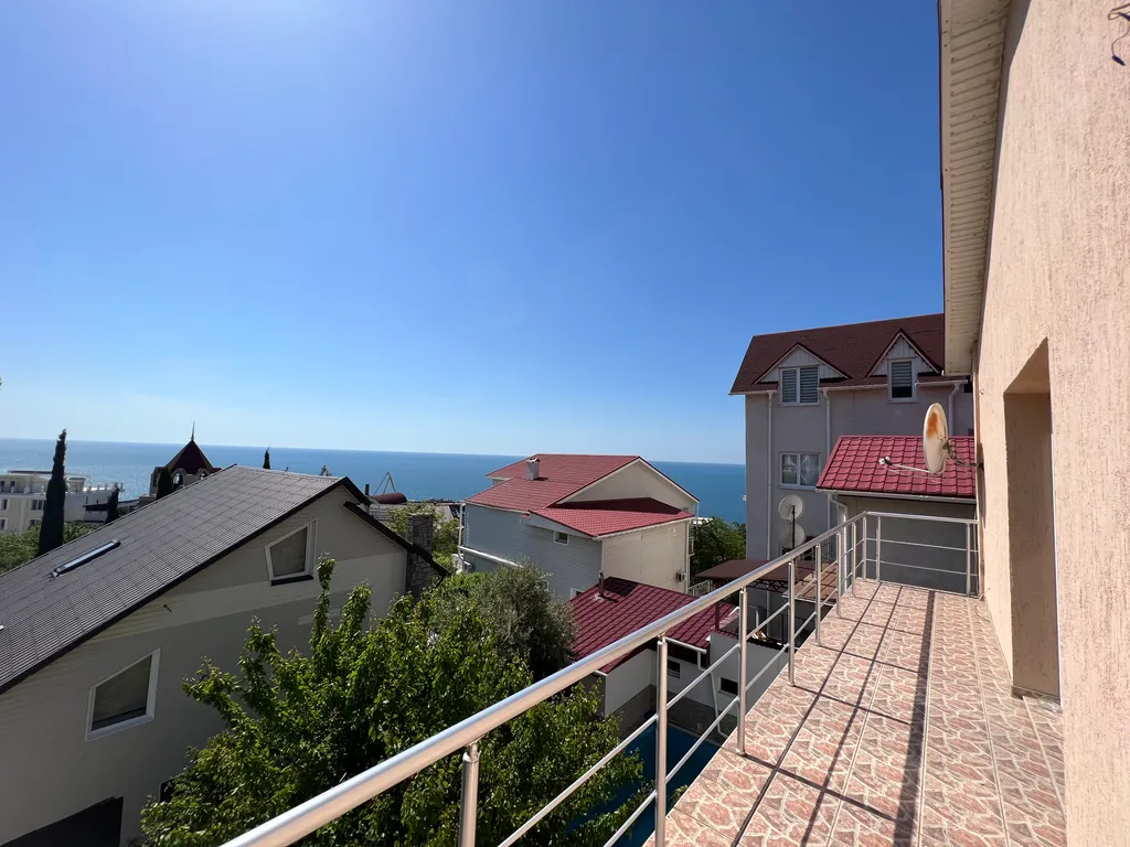 Дом с бассейном и баней