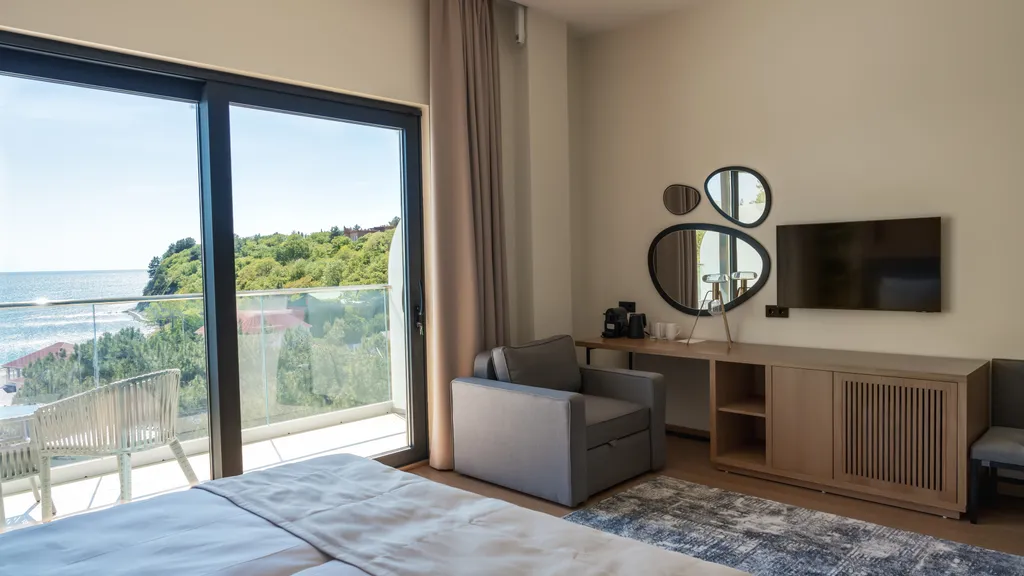 Трехместный номер комфорт с видом на море