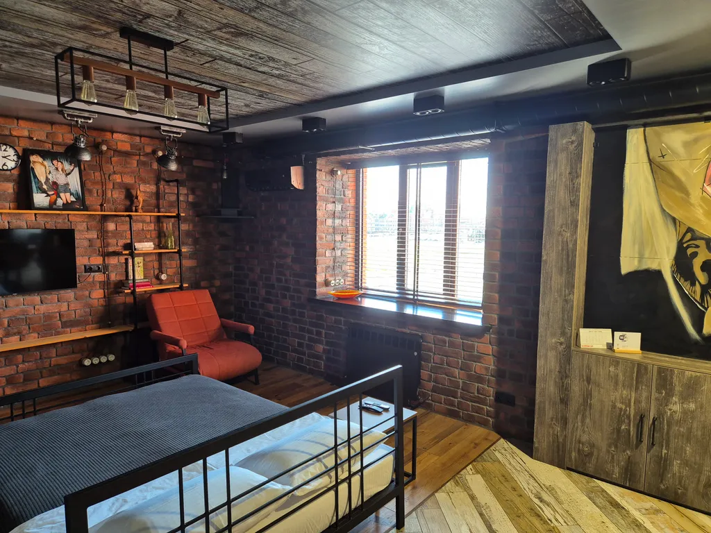 Студия лофт с видом на набережную столицы