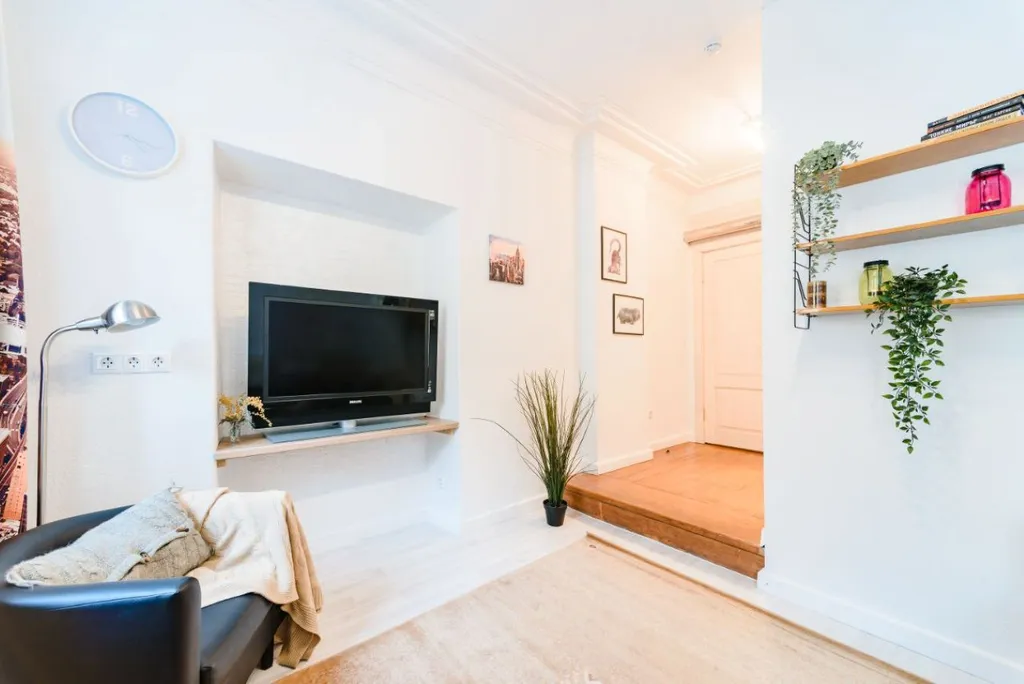 Квартира Трехкомнатные апартаменты 100 м² у Дворцовой площади. Для 8 гостей. — Санкт-Петербург