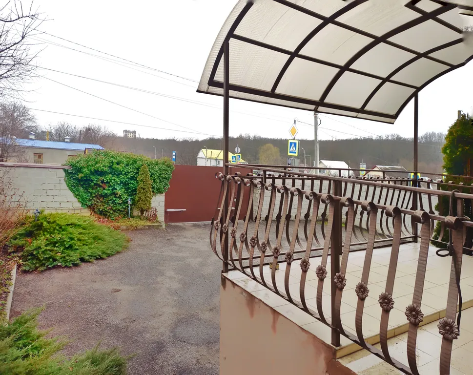 Апартамент напротив парка Победы, с отдельным двором, гараж