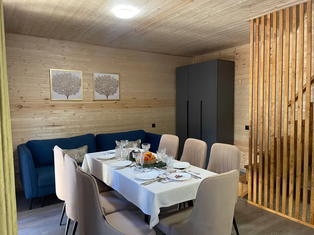 Коттедж Просторный двухэтажный коттедж — Архыз