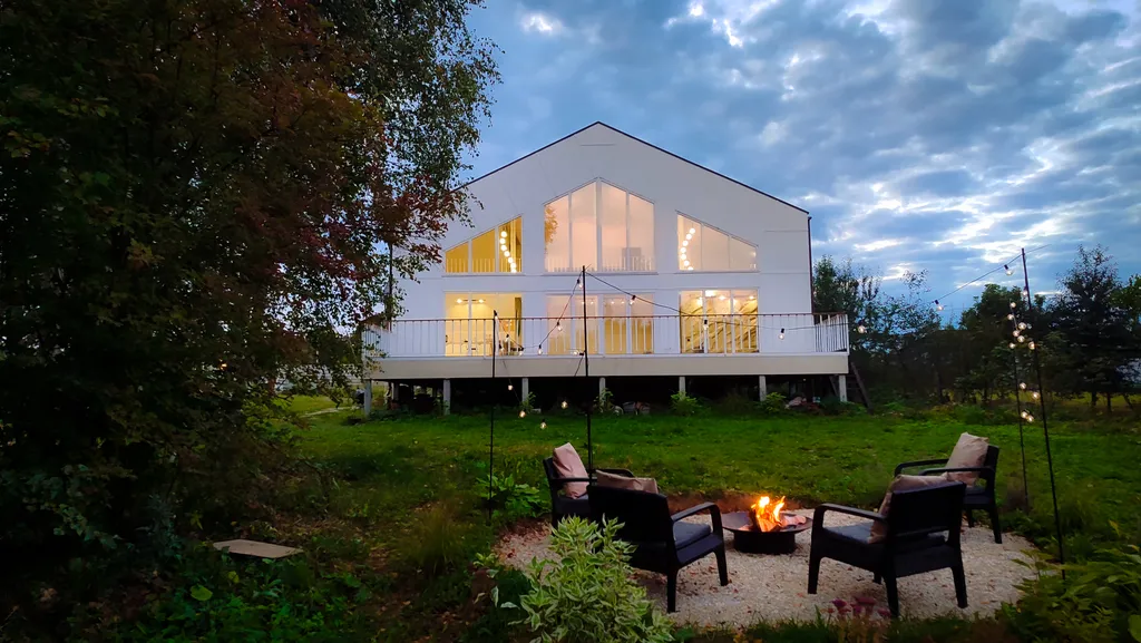 Коттедж Современный дом с панорамными окнами и сауной — аренда посуточно в Строитель