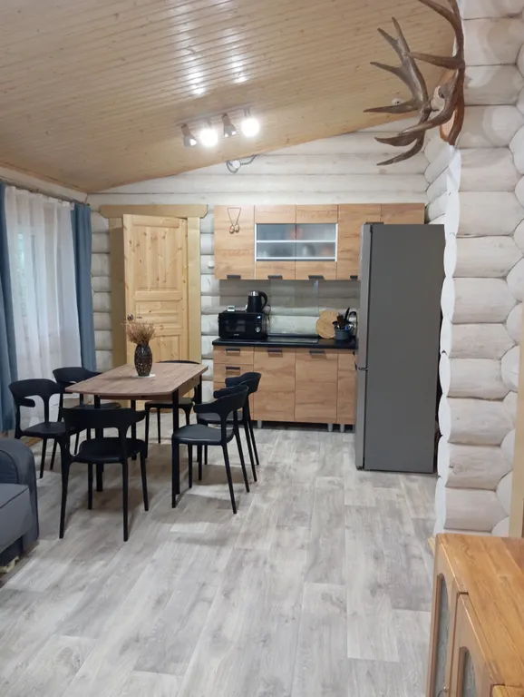 Меличуярви дом из бревна с сауной на берегу озера у самого леса