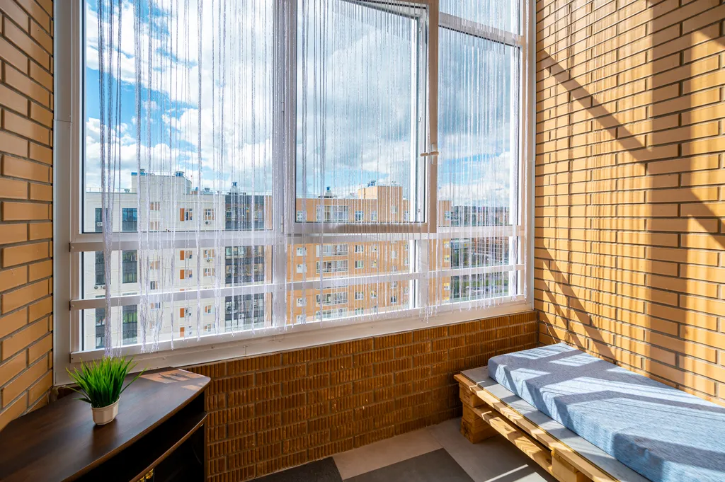 Квартира Beликолeпнaя и cвeтлая студия с балконoм — аренда посуточно в Ижевск