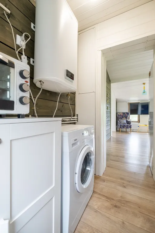 Цветочный домик с камином