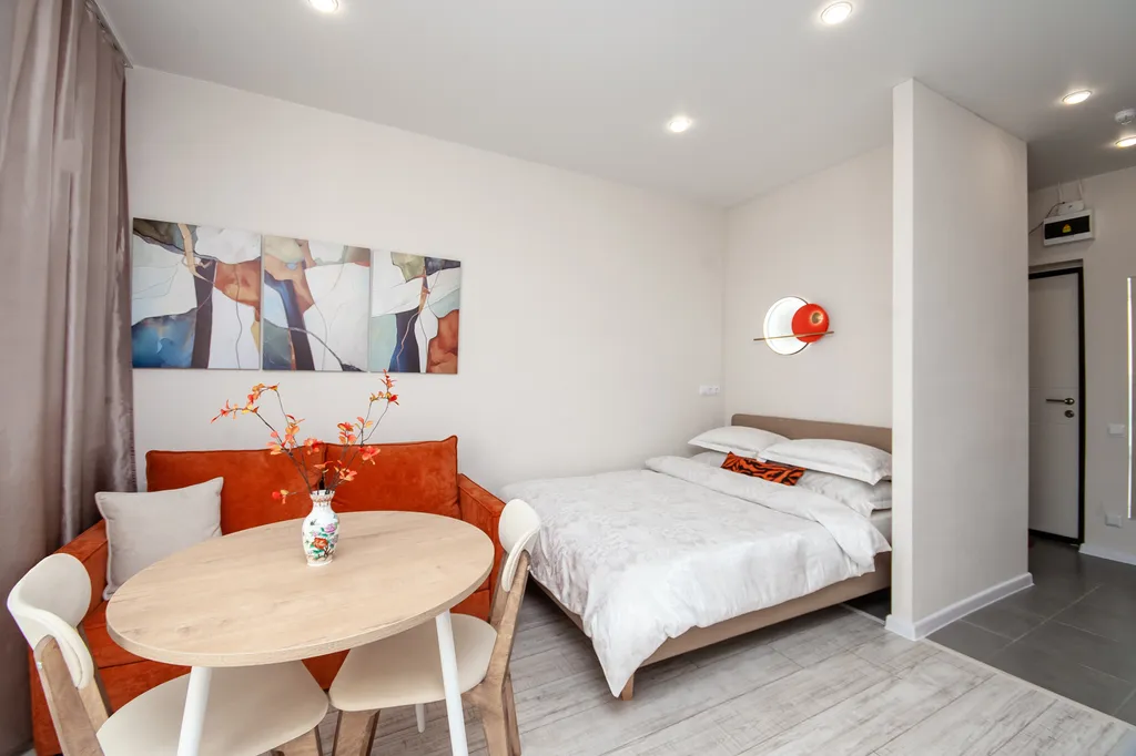 Студия с дизайнерским ремонтом