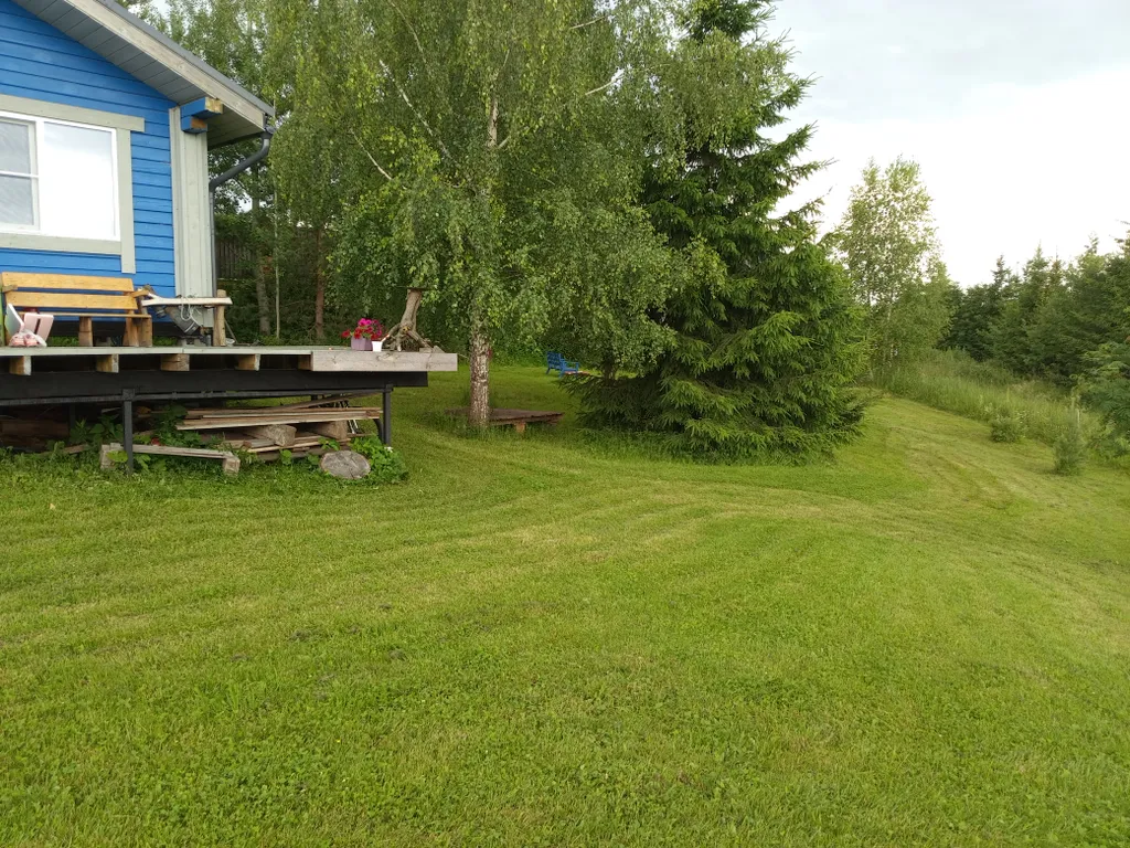 Уютный дом на краю города