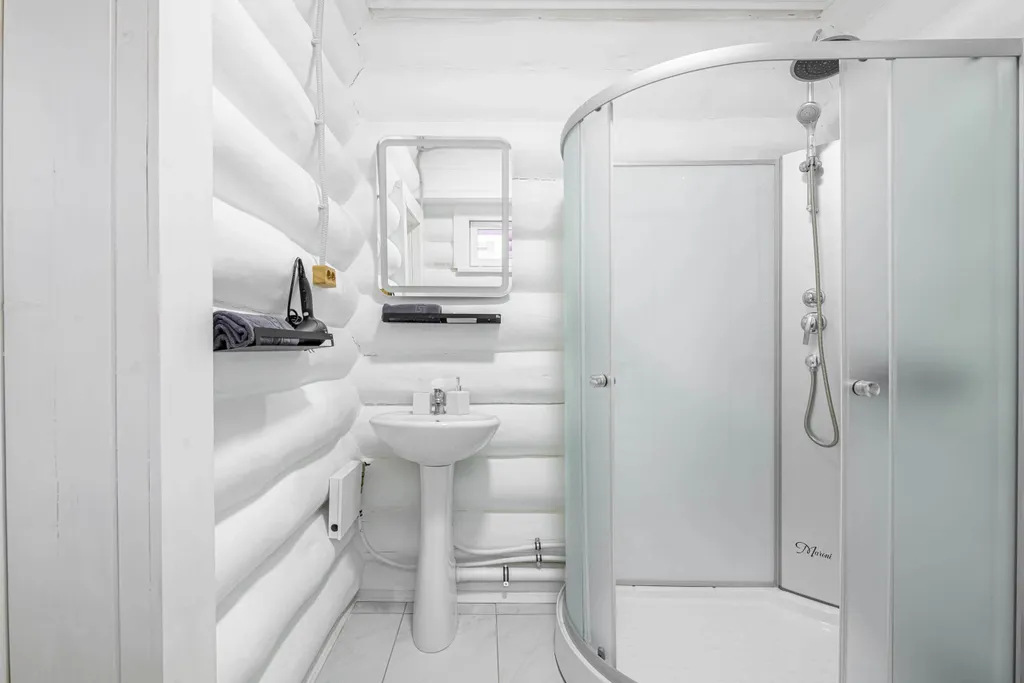 Коттедж Новый уютный гостевой дом Токио на Веле с балконом — Кикино