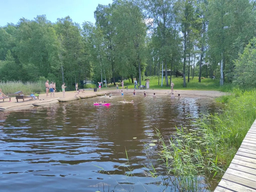 Коттедж Коттедж на озере Вуокса со своим пляжем и баней — Кротово