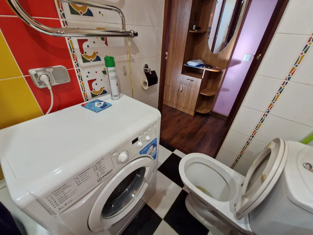 Двухкомнатная хорошая квартира в центре города