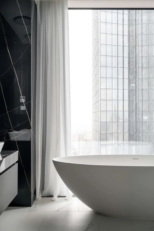 Просторные трёхкомнатные апартаменты в центре города в Capital Towers