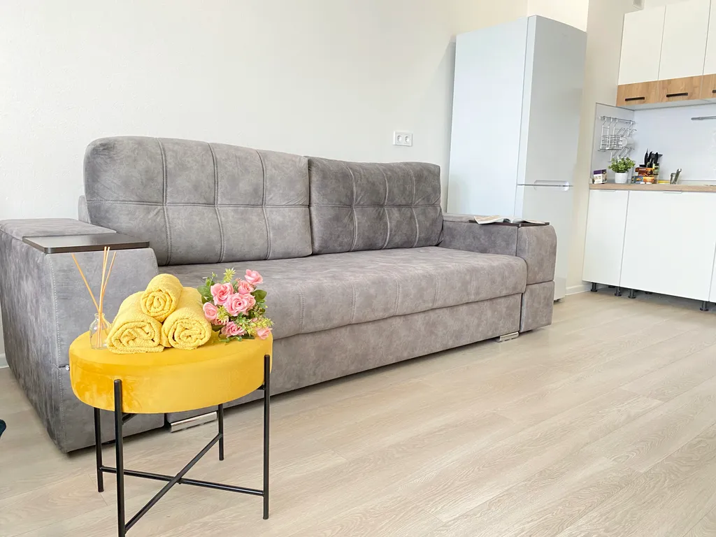 Чистая, уютная квартира рядом с заездом в город с детской площадкой