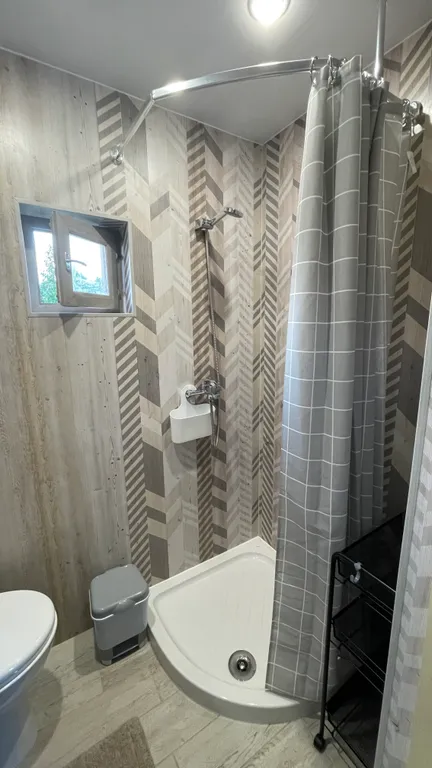 Загородный дом у красивого озера