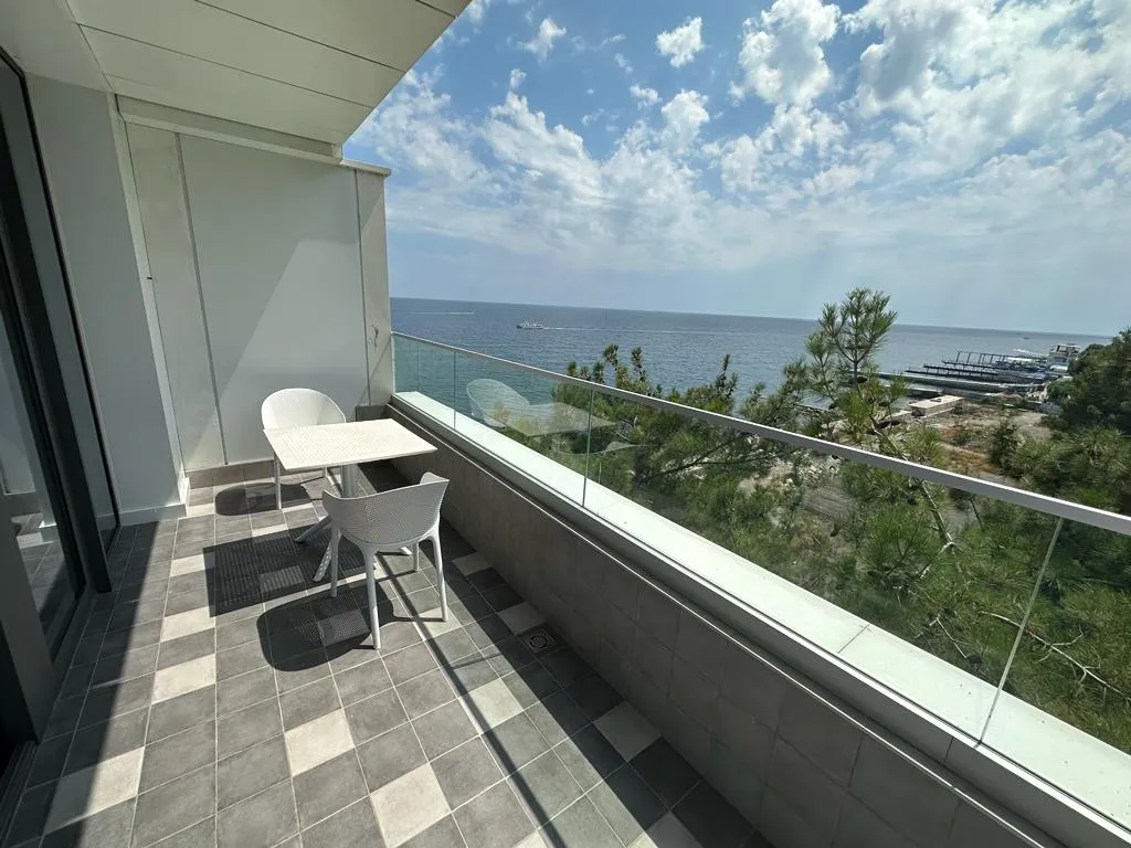 Просторная студия на берегу моря