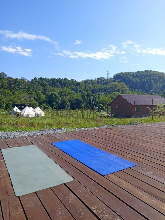 Шатер в саду