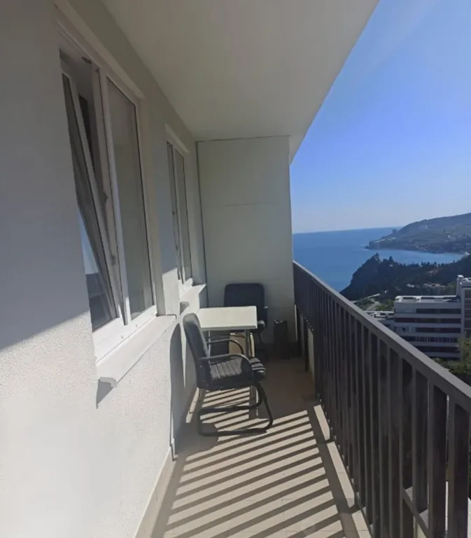 2-х комнатная квартира с балконом, видом на горы и море, парковкой