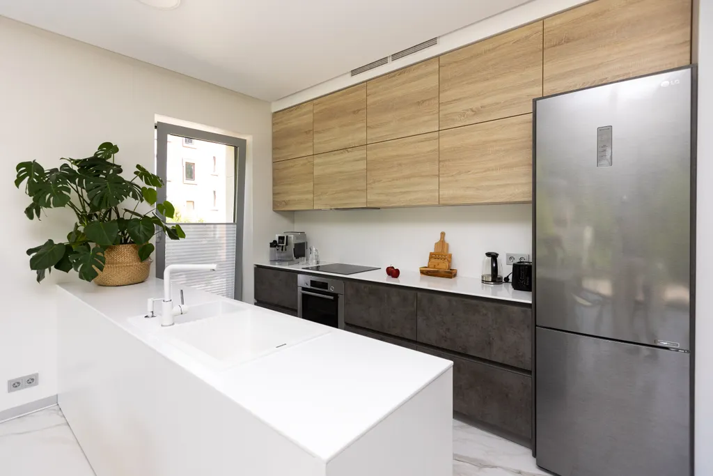 Просторная квартира с живым камином и видом на горы