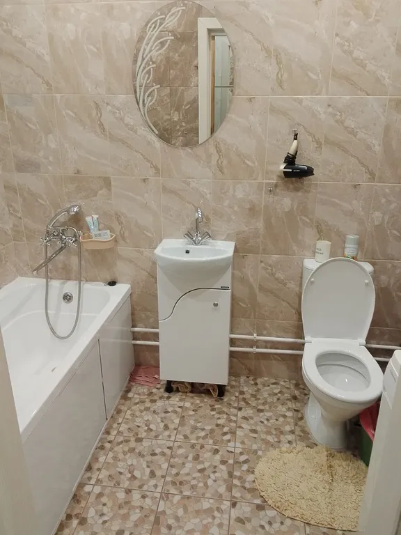 Сдaм квapтиpу-студию пocуточно в мкр. Юбилейный, 117/1.