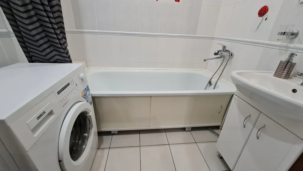 Просторная комфортабельная двухкомнатная квартира в многоэтажном доме