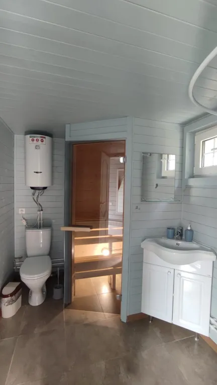 Дом на берегу реки