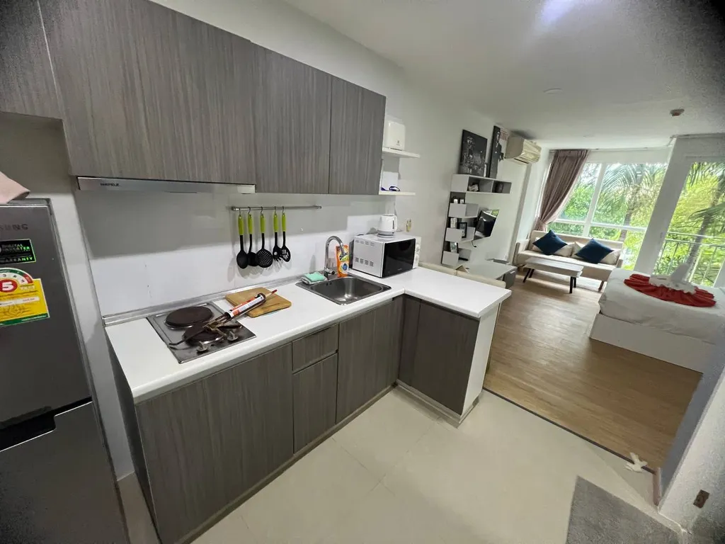 Ката Студия  после ремонта с отличным видом на сад в Ozone