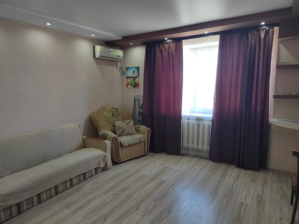 Современная квартира с большой кухней в центре города