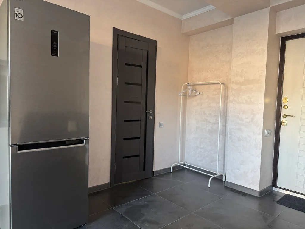 Квартира-студия с балконом возле моря