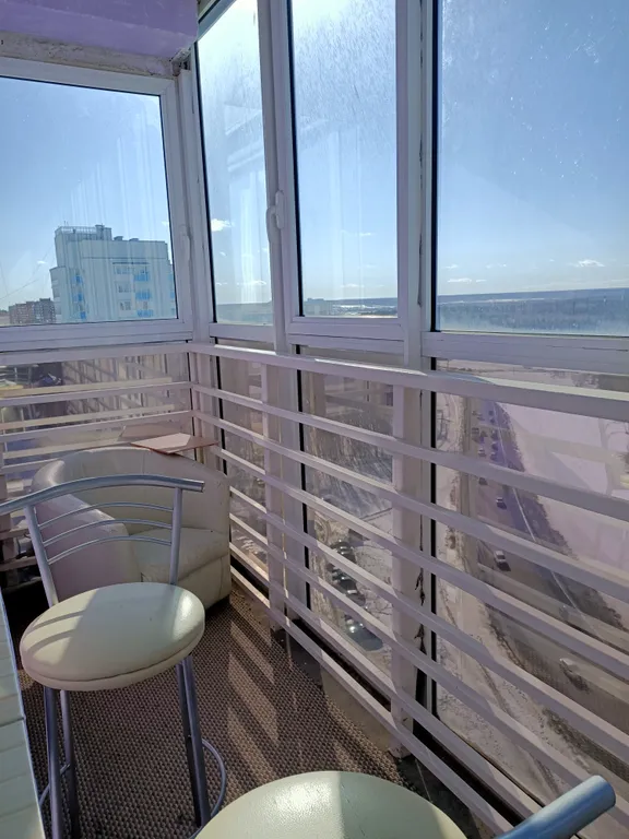 Уютная студия в парковом с панорамным балконом и свежим ремонтом