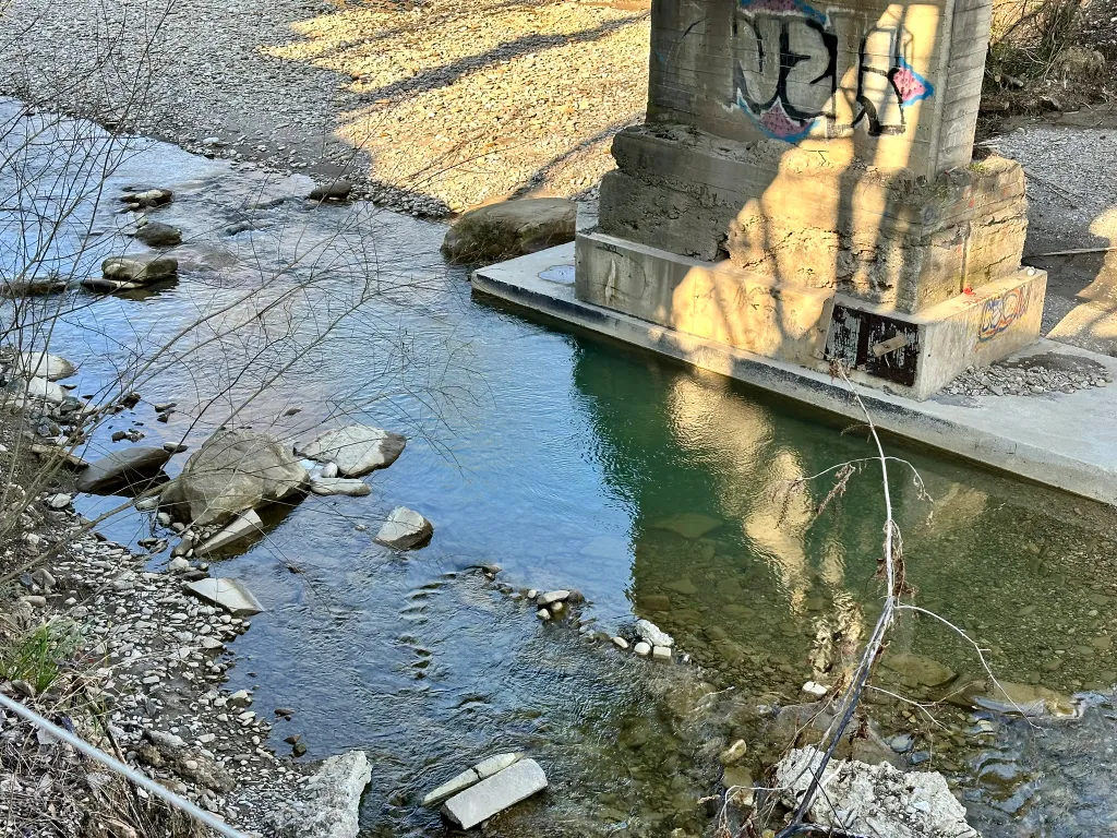 Домик у реки