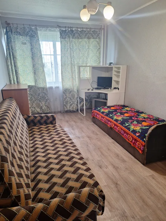 Квартира Трёхкомнатная квартира в удобном месте, рядом вокзал и автостанция — Тихвин