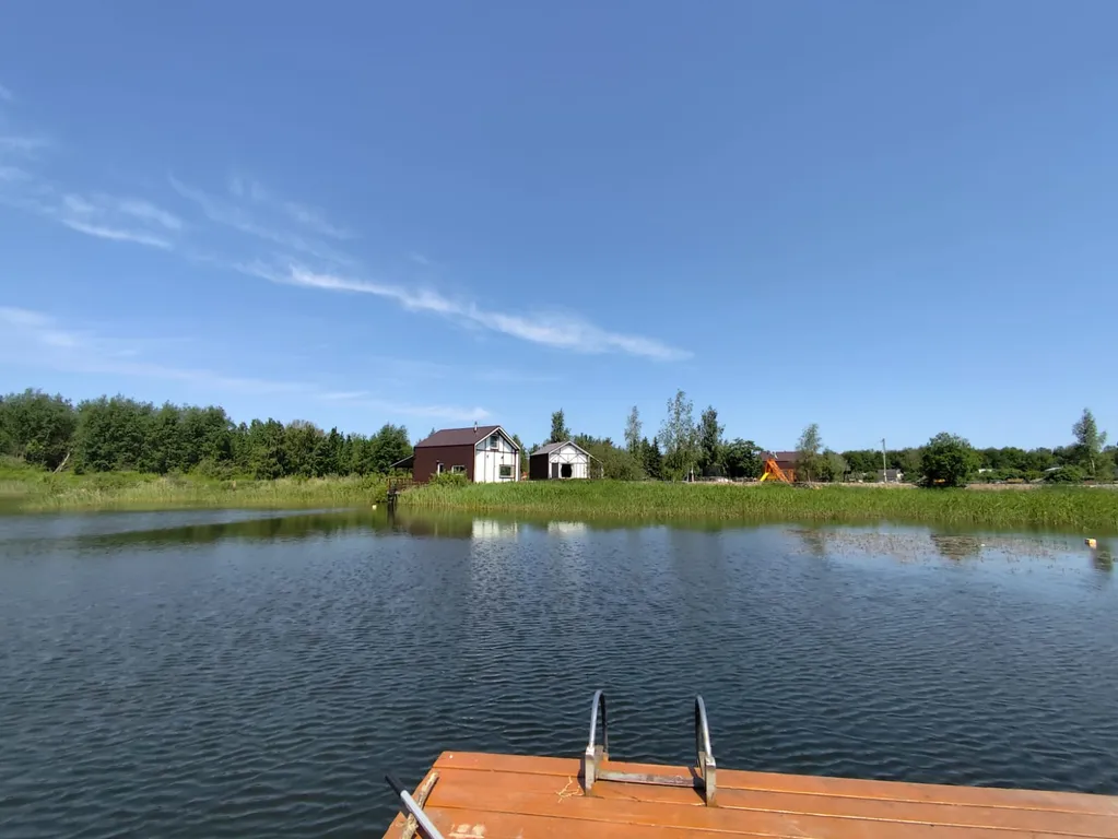 Дом отдыха на берегу озера