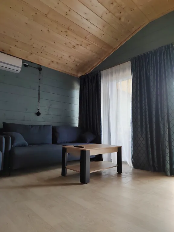 Уютный домик на берегу у моря