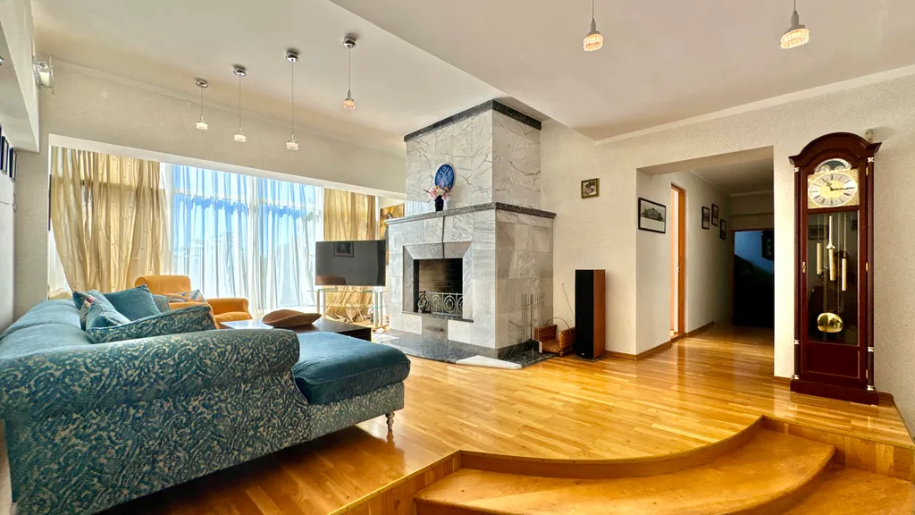 Дом у моря с личным парком, бассейном и сауной