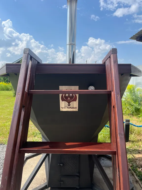 Уютный домик в тихом месте у реки