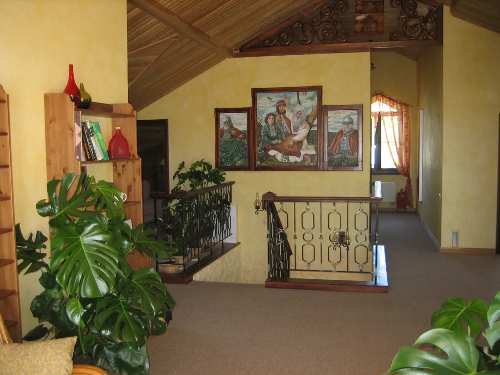 Дом на берегу волги, с видом на затопленную колокольню