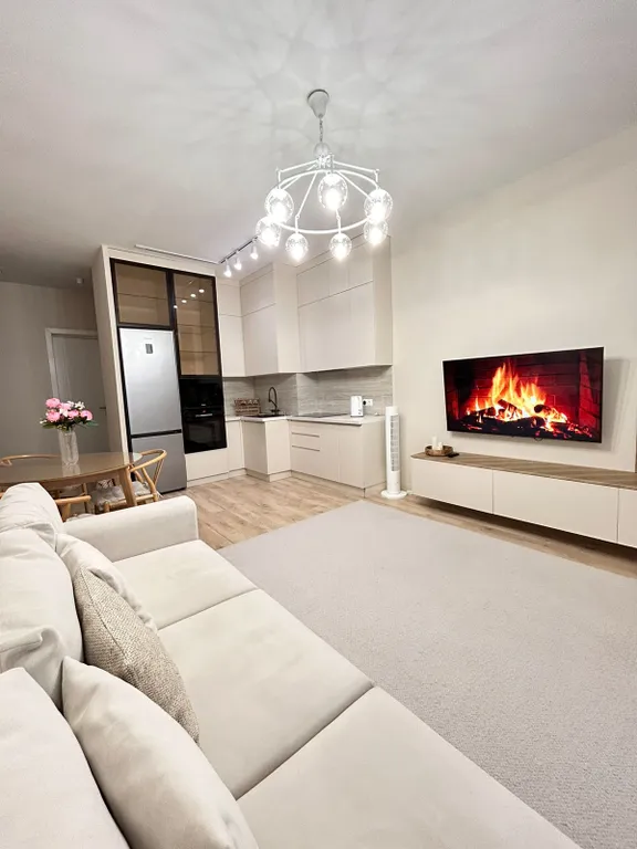 Евротрешка вблизи megasilkway и expo