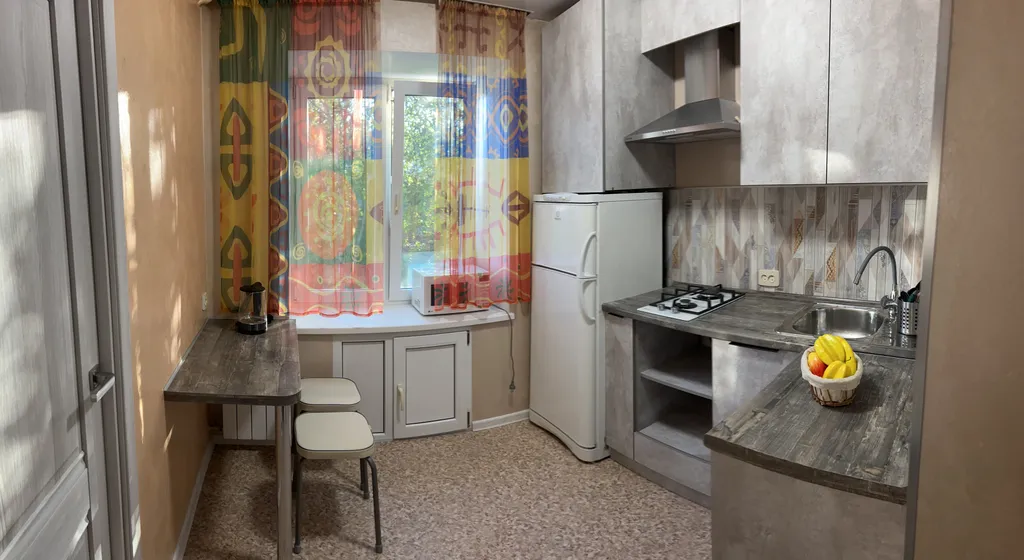 Уютная двухкомнатная квартира в тихом районе с дизайнерским ремонтом