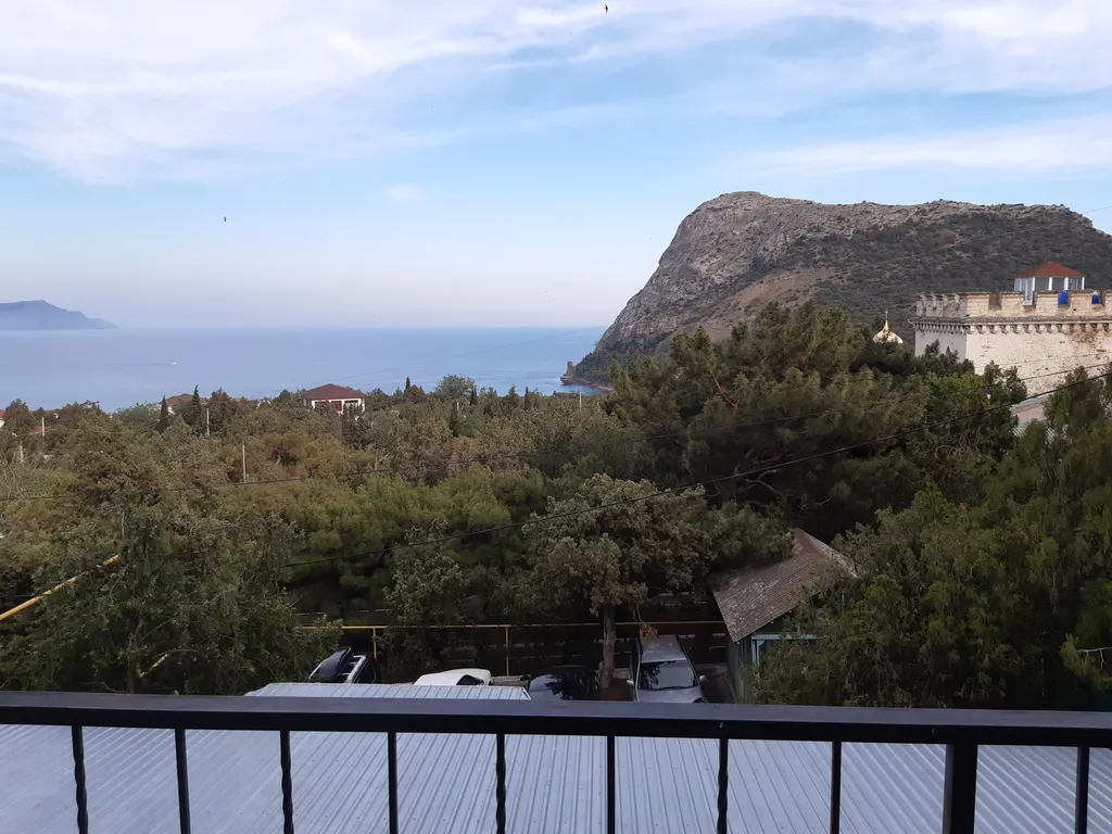 Номер с видом на море и горы