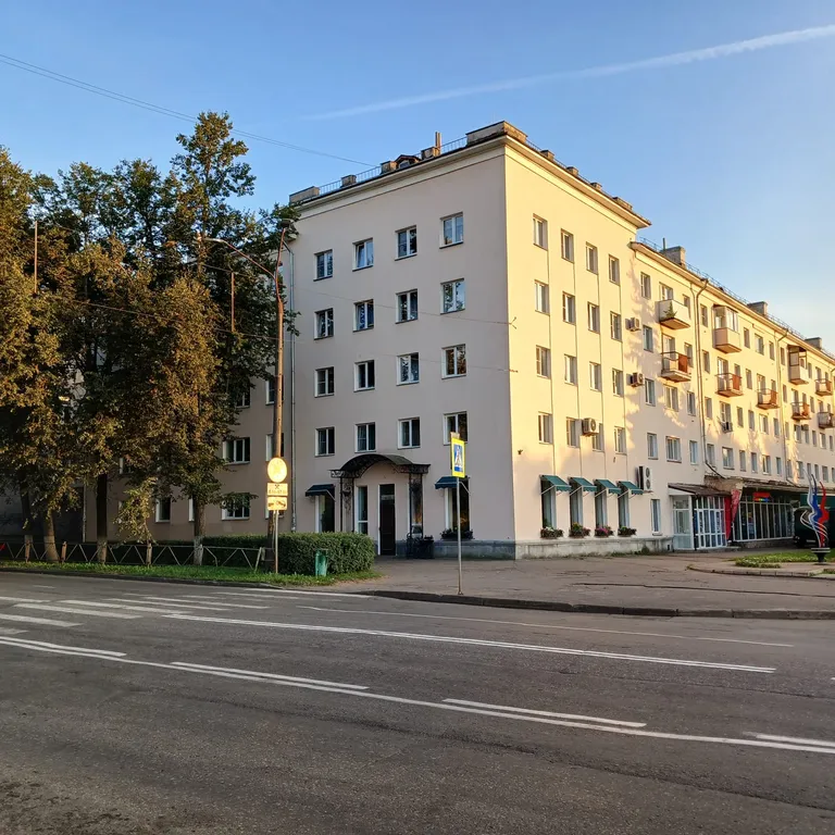 Уютная квартира в центре города, с видом на реку Ловать