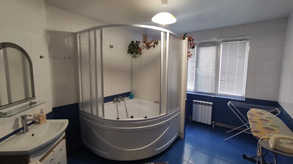 Апартаменты с кухней-столовой и джакузи