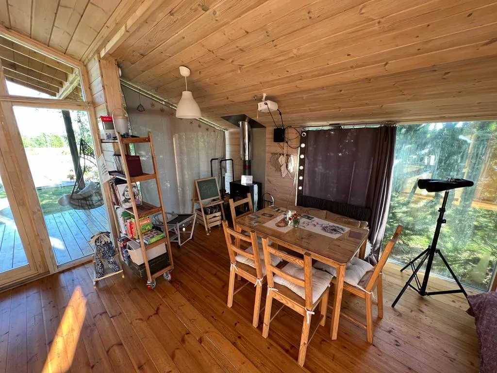 Коттедж Дубльдом по Новой Риге с видом на озеро и камином — Шаховская