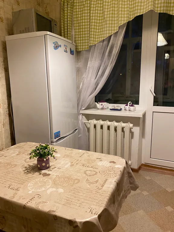 Двухкомнатная квартира с большой лоджией в центре Феодосии